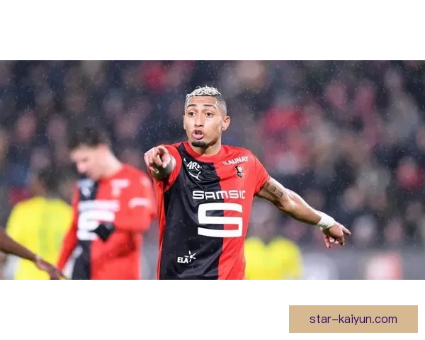 拉菲尼亚与拉什福德争夺先发位置，新锋霸竞争值得关注