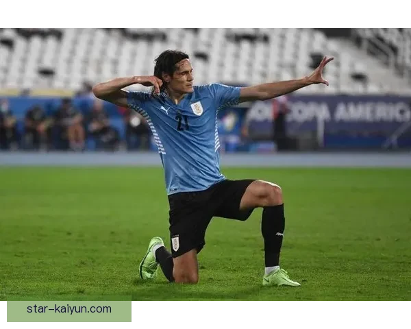 卡瓦尼射门方式展现技术多样性，表现稳健备受关注